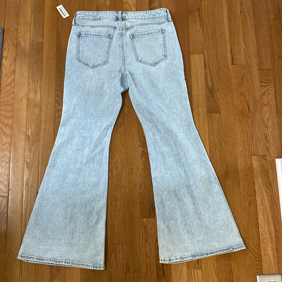 Old navy mid rise super flare jeans bell bottom size 10 flare distressed - Picture 7 of 8